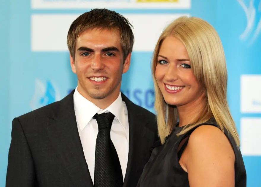 Lahm hayatının imzasını attı 16