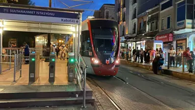 Sultanahmet Tramvay Durağı'nda hırsıza suçüstü