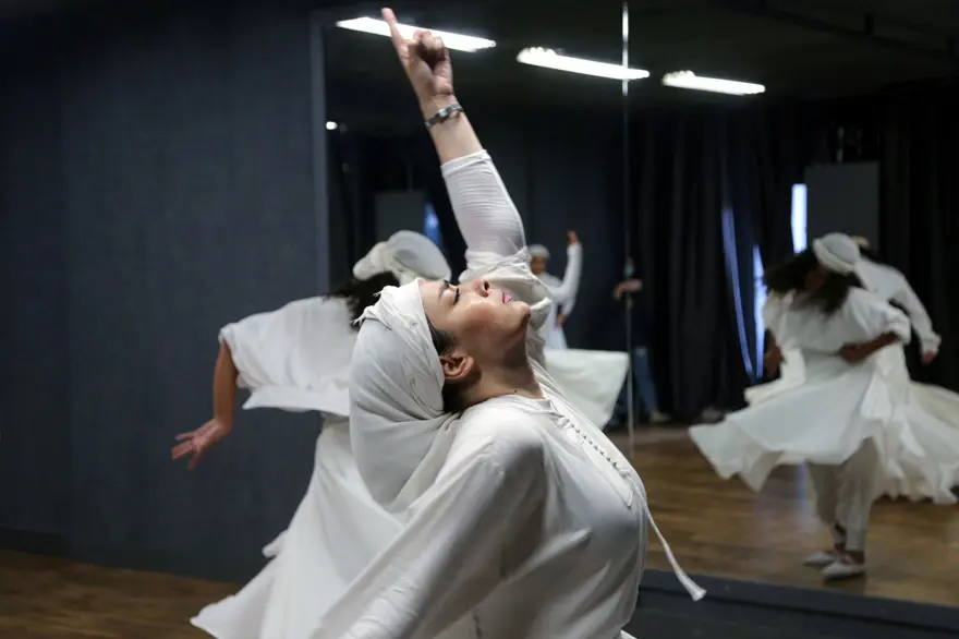 İranlı kadın dansçıların en büyük arzusu halka açık performans sergilemek 8