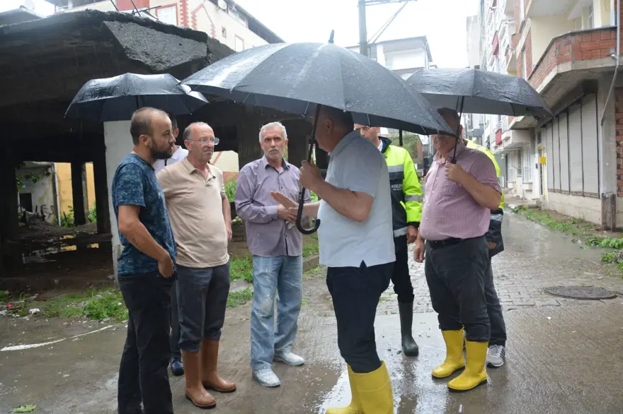 Ordu'da sokaklar sular altında kaldı! Aşırı yağışlar hayatı felç etti 2