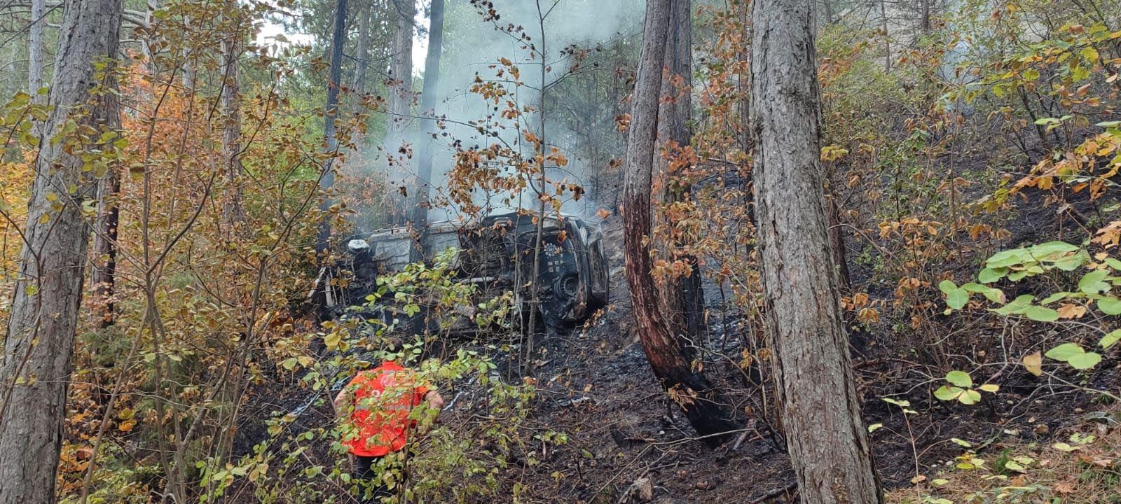 Bolu’da uçuruma yuvarlanan araç alev aldı: 2 ölü