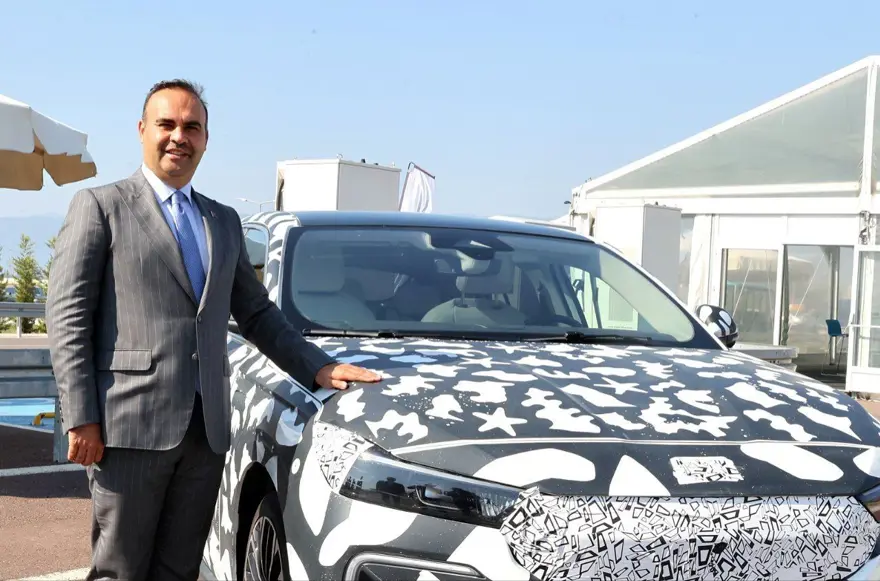 Bakan Kacır, Togg'un yeni modeli T10F'yi test etti: 80 kilometre daha fazla menzile sahip olacak 4