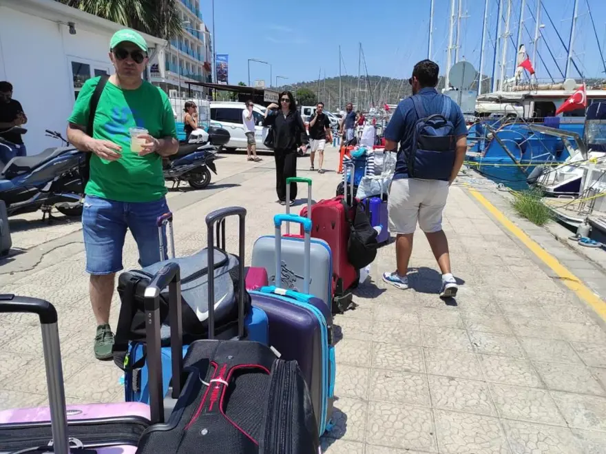 Rodos’a geçmek isteyenler limanda kaldı: Tatilcilerden “dolandırılık”isyanı 1