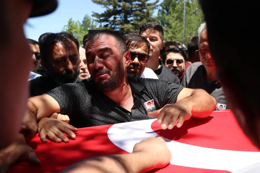 Şehitlerin yarım kalan öyküleri: Türkiye şehitlerini uğurladı 19