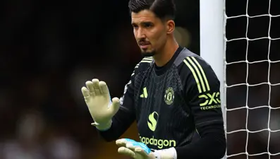 Altay Bayındır'a büyük fırsat: Dev derbi öncesi hocası açıkladı!