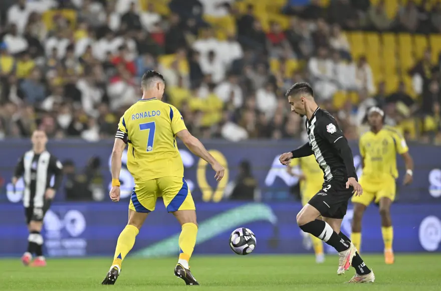 Cristiano Ronaldo'nun fileleri sarstığı maçta Fatih Terim galibiyete izin vermedi: 4 gol, 1 kırmızı kart 3 Cristiano Ronaldo'nun fileleri sarstığı maçta Fatih Terim galibiyete izin vermedi: 4 gol, 1 kırmızı kart 3