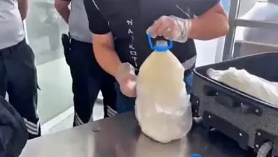 Havalimanında süt şişesi içinde ele geçirildi: Tam 12 kilo 800 gram