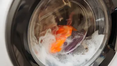 Resmen bakteri yuvası: Çorapları yıllardır yanlış yıkıyormuşuz