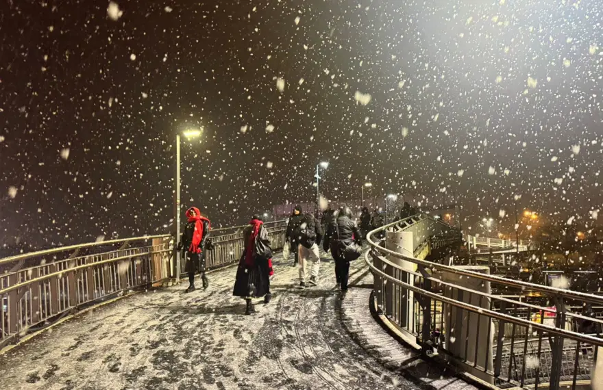 SOKAKLAR BEYAZA BÜRÜNDÜ 1