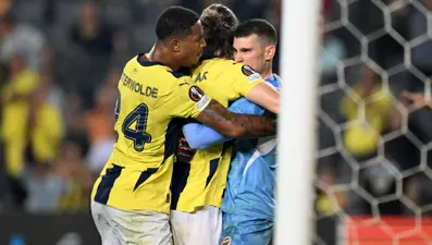 Fenerbahçe resmen açıkladı: Jayden Oosterwolde'ye yeni sözleşme!