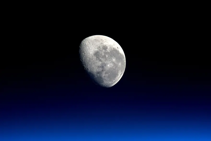 Çin en geç 2036'da aya astronot gönderecek 2
