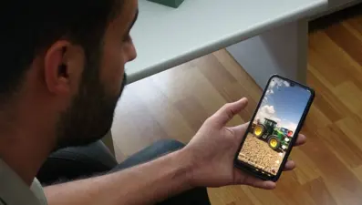 TikTok'ta video izlerken çalınan traktörünü buldu