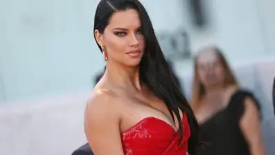 Adriana Lima bebeğinin cinsiyetini açıkladı