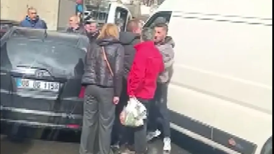İstanbul trafiğinde kavga: Aracından inip diğer sürücüyesaldırdı 4