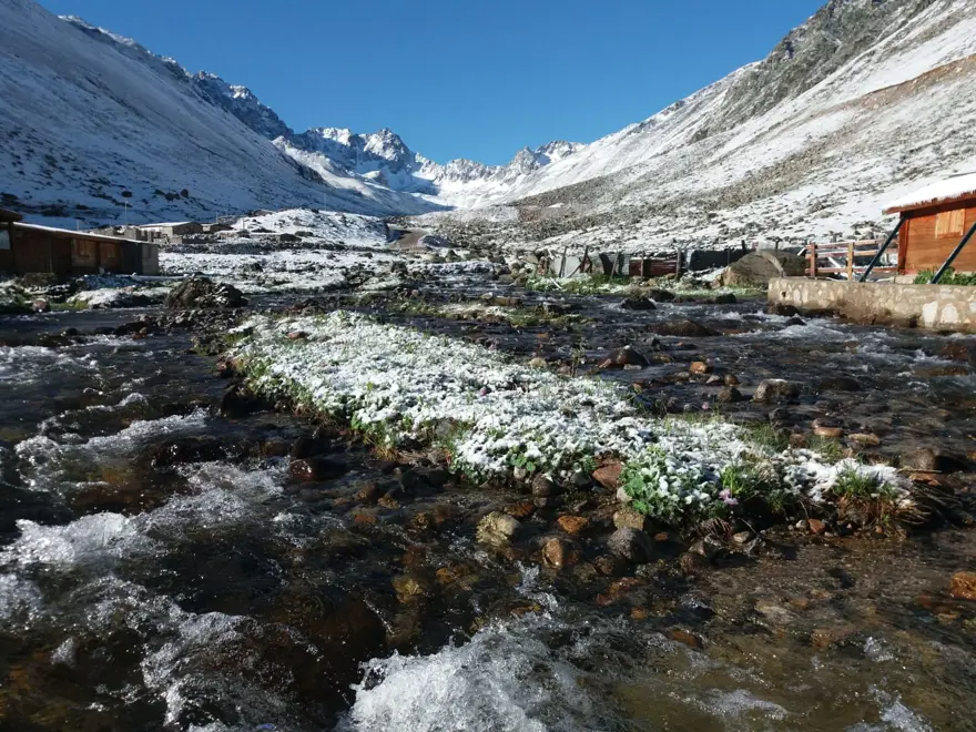Rize’de Haziran ayında yaylaya kar yağdı 1