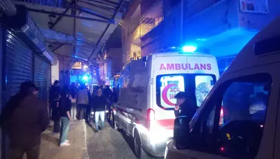 Diyarbakır'da ev yandı: 9'u çocuk 12 kişi dumandan etkilendi