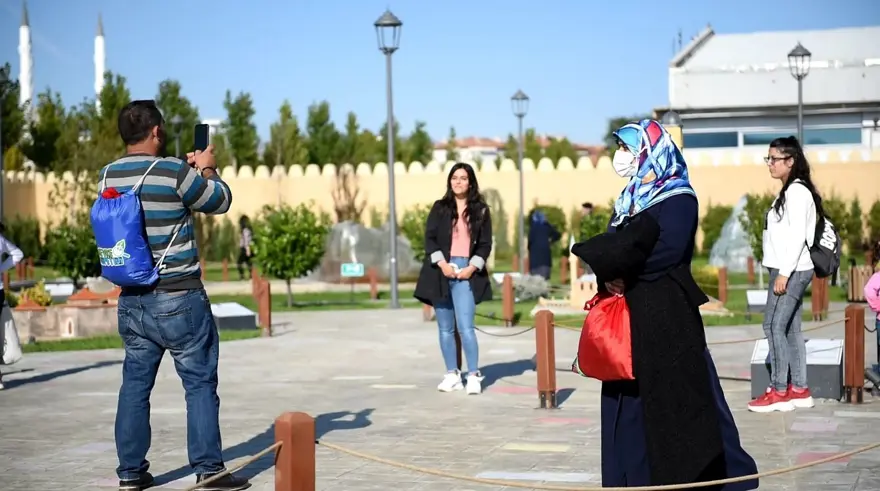 Kentin tarihi dokusunu merak edenler Çoruminia'ya akın etti 1