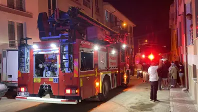 Depo yangını apartmanda paniğe neden oldu