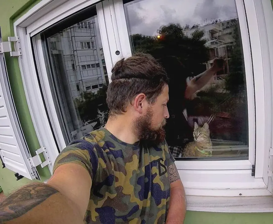 Yolda bulduğu kediyle dünya turu yaptı 6