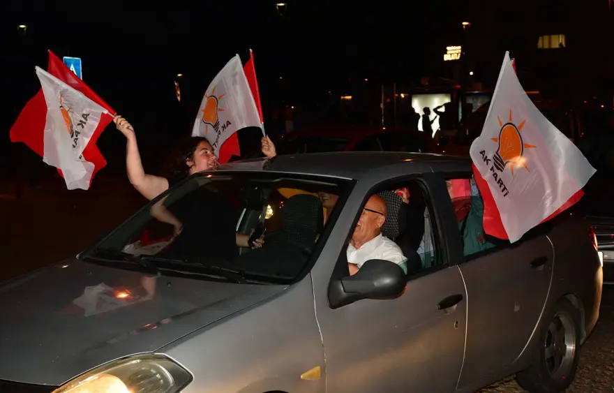 Türkiye genelinde seçim kutlamaları 17