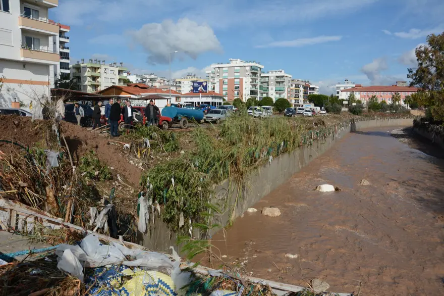 Sel sonrası Finike için '3 gün çeşme suyu içmeyin' uyarısı 4