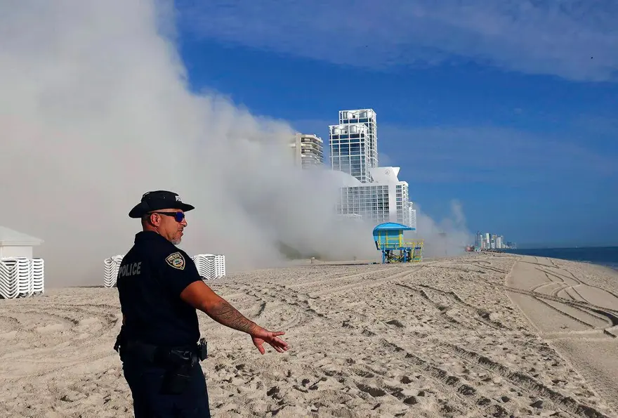 Beatles, Tom Jones, Frank Sinatra ve John F. Kennedy gibi yıldız isimleri ağırlayan Deauville Oteli saniyeler içinde yıkıldı 7 Beatles, Tom Jones, Frank Sinatra ve John F. Kennedy gibi yıldız isimleri ağırlayan Deauville Oteli saniyeler içinde yıkıldı 7