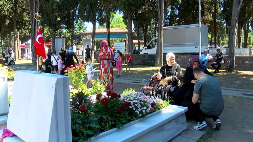 Edirnekapı Şehitliği’nde buruk bayram 1