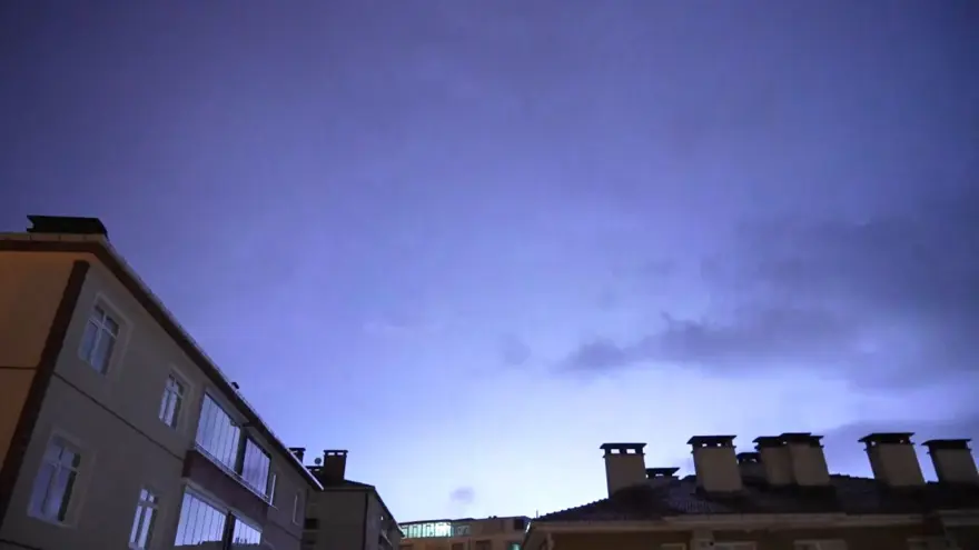 Samsun’da şimşek ve yıldırımlar gökyüzünü aydınlattı 1