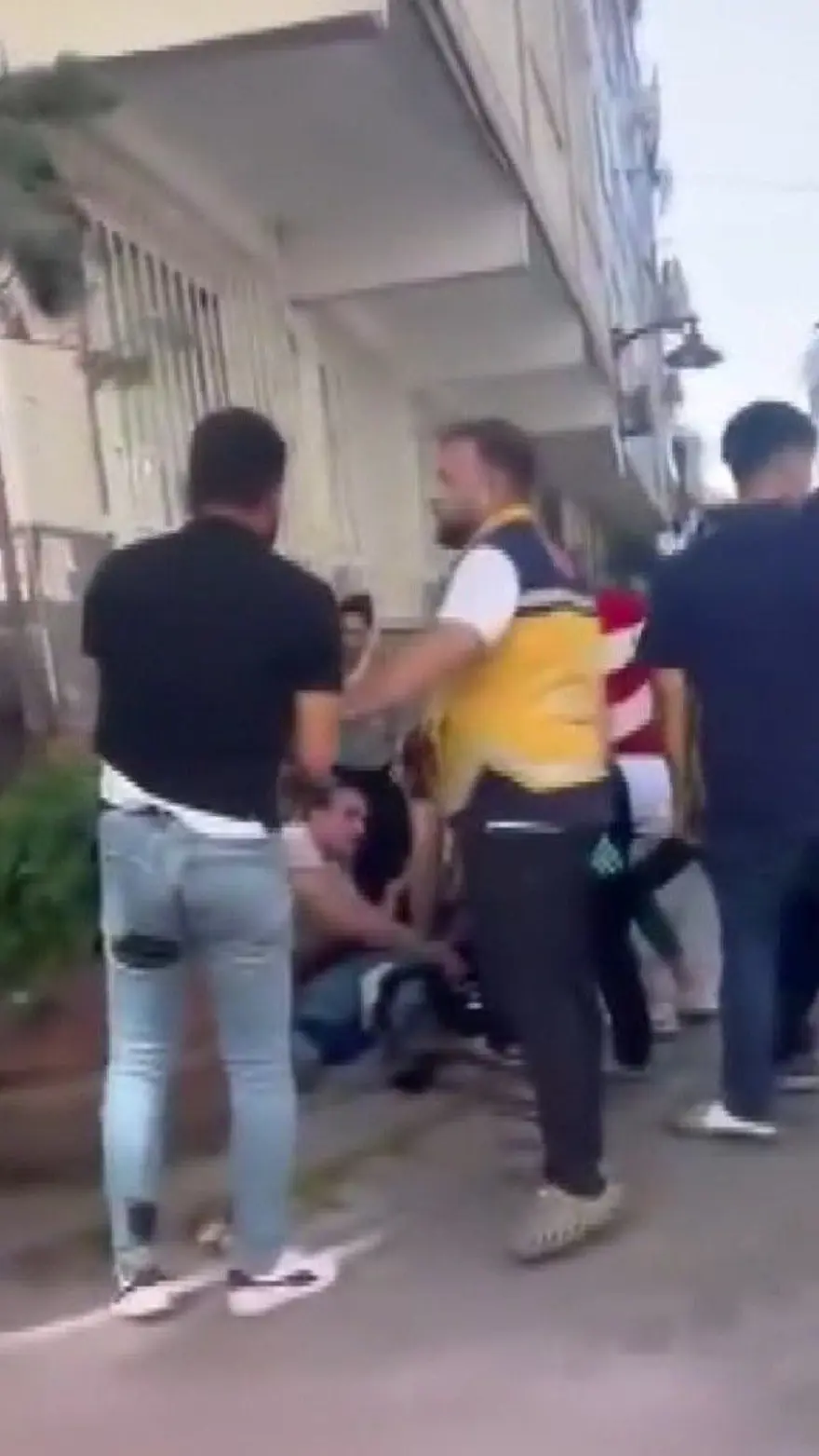 Zeytinburnu’nda bıçaklı kavga: 3 yaralı 