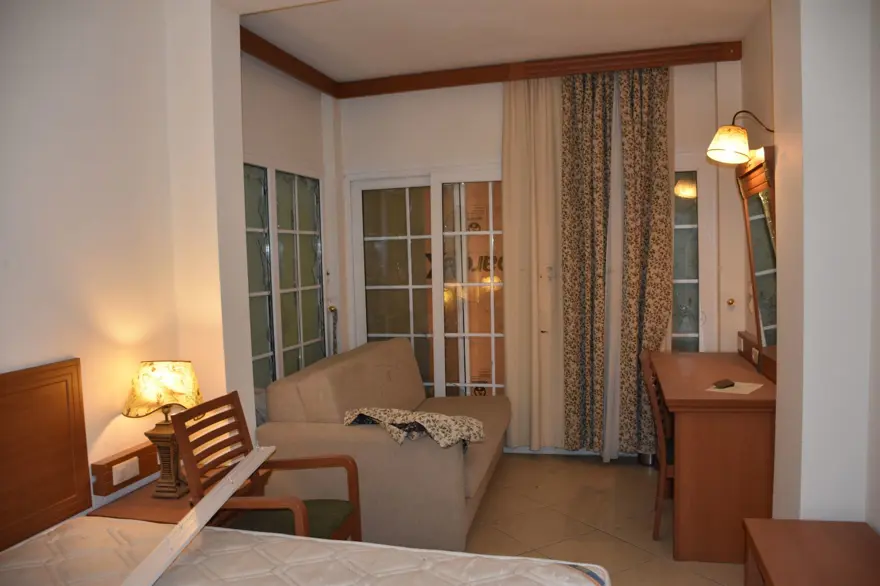 FETÖ'cü suikast timinin saldırdığı otelde o gecenin izleri silinmedi 1