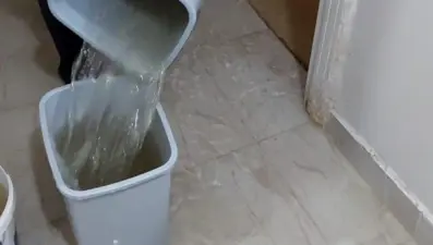 Sağanak yağış sonrası daireleri su bastı: "Çocuklarımız pisliğin içinde kaldı"