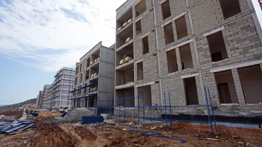 Kahramanmaraş'ta 15 bin 980, Malatya'da 7 bin 881 konut teslim edildi 17 Kahramanmaraş'ta 15 bin 980, Malatya'da 7 bin 881 konut teslim edildi 17