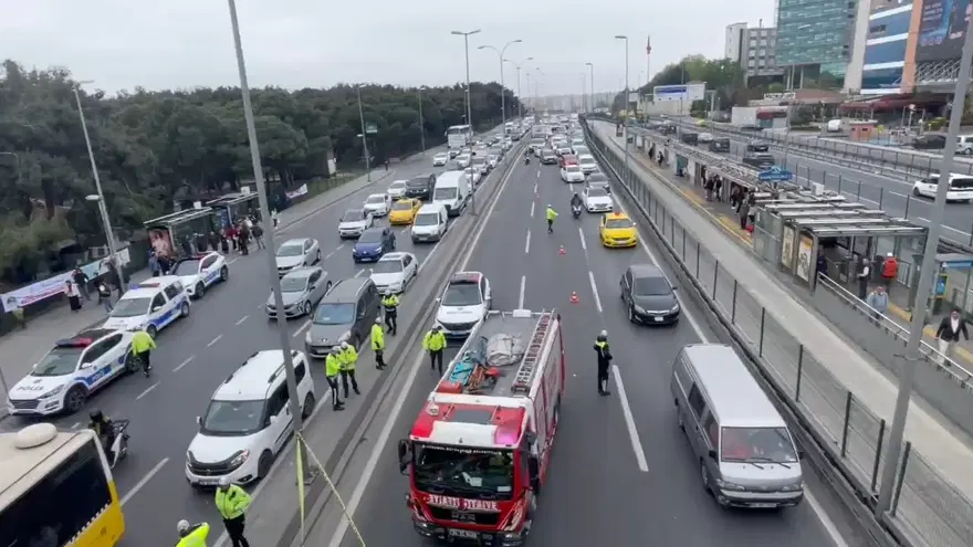 D-100'de feci kaza! Motosiklet tankere çarptı: 1 ölü 1 D-100'de feci kaza! Motosiklet tankere çarptı: 1 ölü 1
