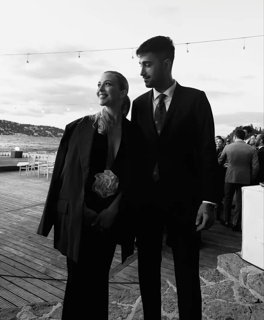 Yasemin Şefkatli'den İdo Tatlıses ile romantik poz: Evlilik yıl dönümünde aşka geldi 4 Yasemin Şefkatli'den İdo Tatlıses ile romantik poz: Evlilik yıl dönümünde aşka geldi 4