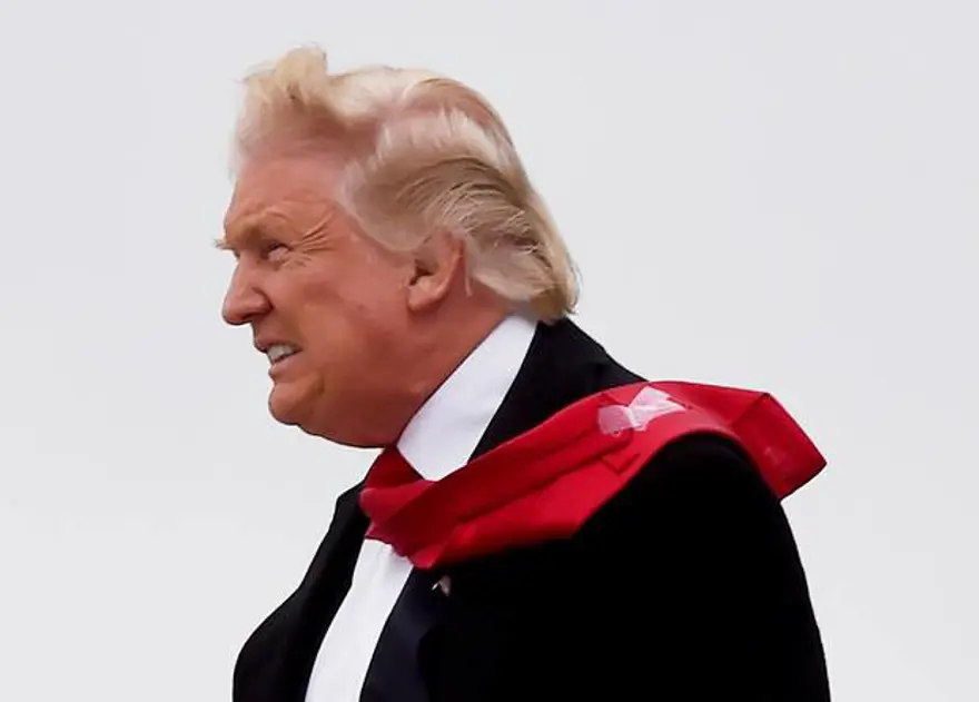 Trump'ın kravatı eleştiri konusu oldu 2