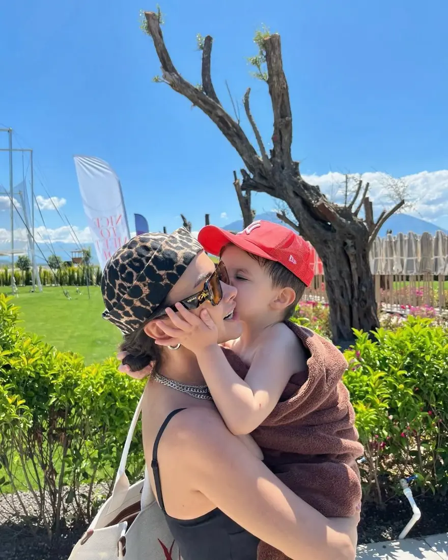 TATİLE GİTTİLER 1