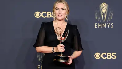 Oscar ödüllü oyuncu Kate Winslet hastaneye kaldırıldı