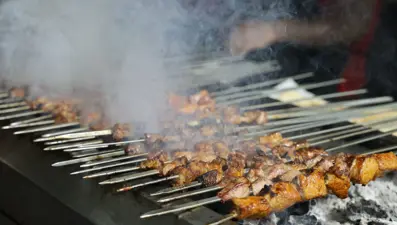 Gökyüzü, kebap dumanlarıyla kaplandı: "Bu festivalin dünyada eşi, benzeri yok"