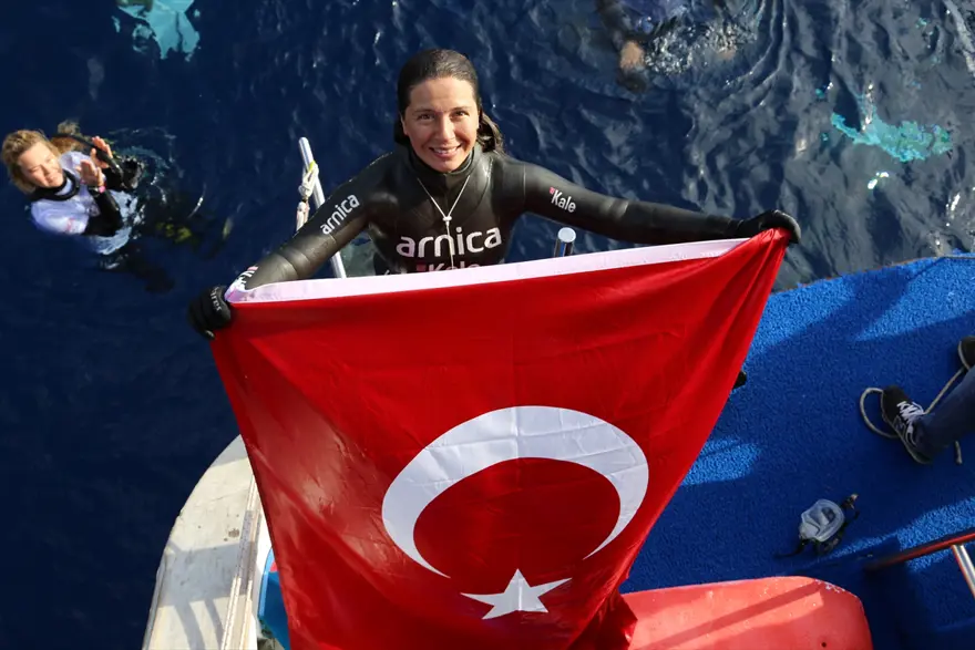 Milli sporcu Derya Can'dan dünya rekoru 6