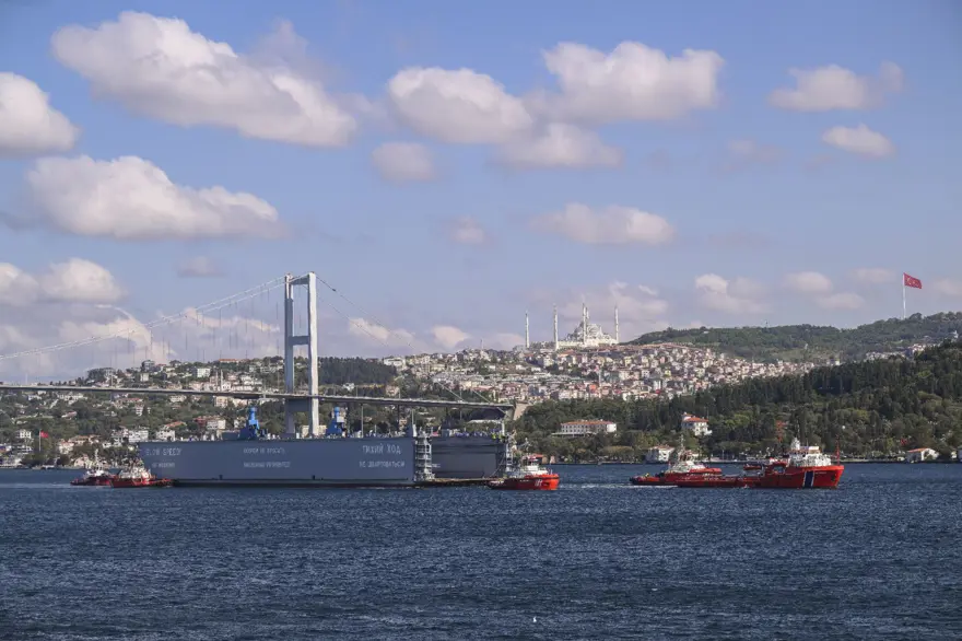 Dev yüzer havuz yeniden İstanbul Boğazı'nda 3