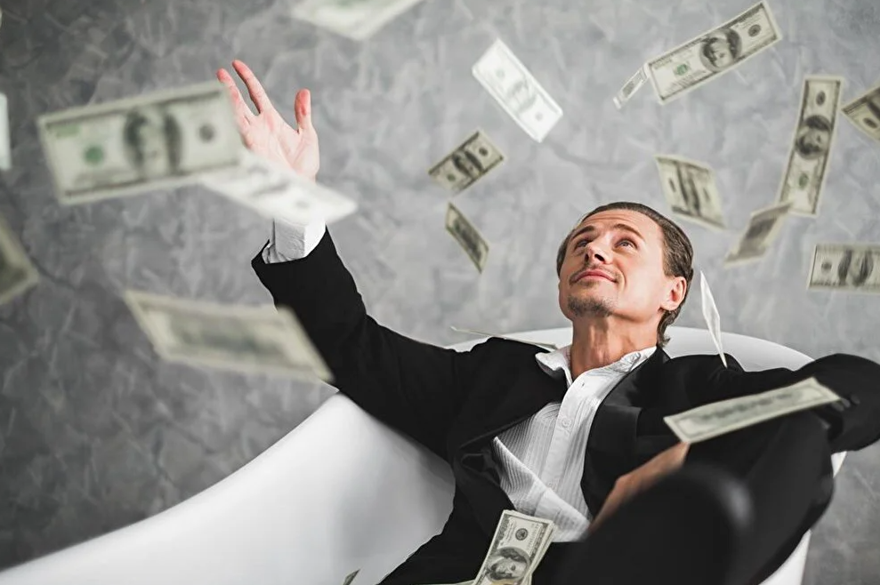 Dünyanın en zenginleri listesinde zirve el değişti: Hisseleri yükseldi, yeniden ilk sıraya yerleşti 