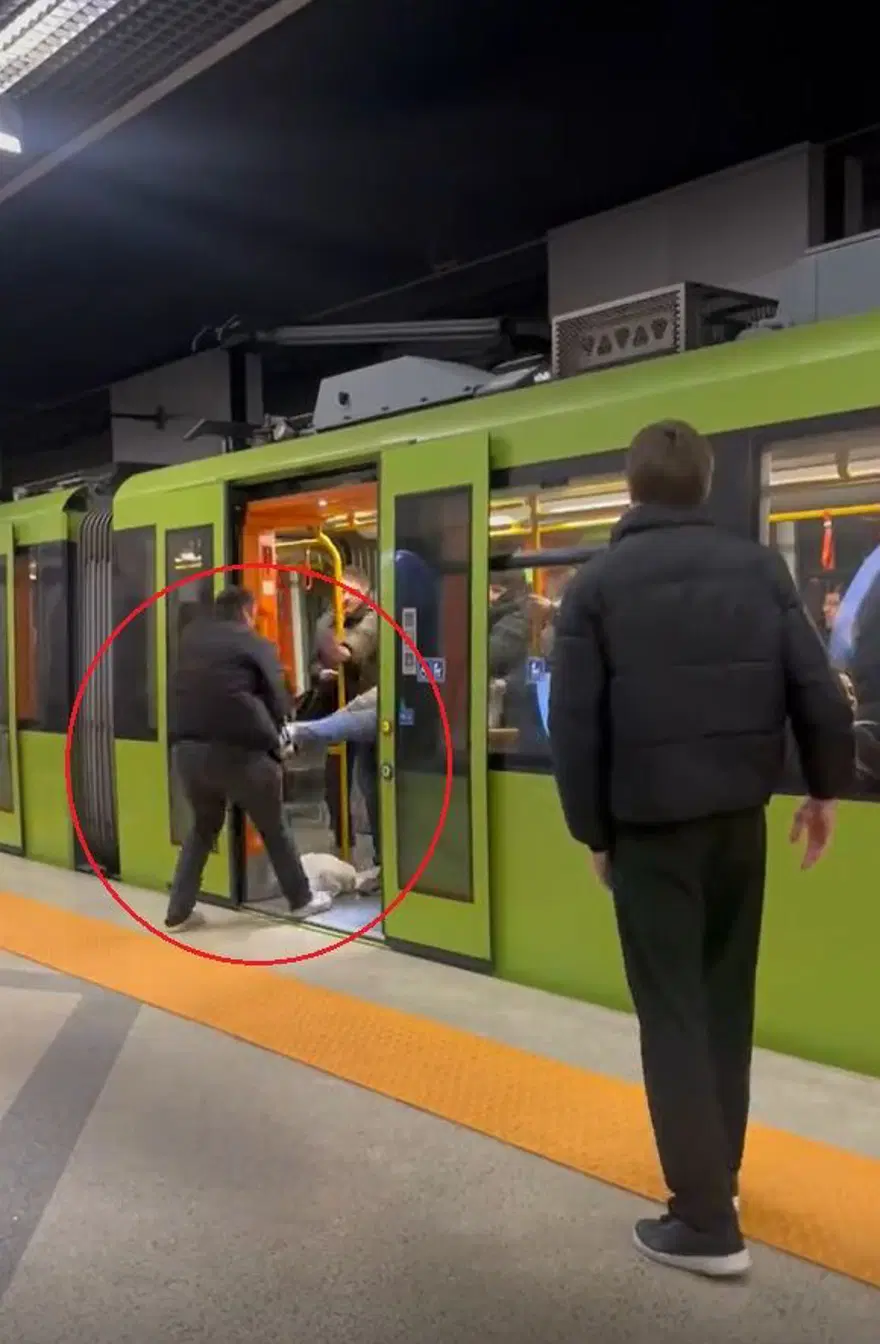 Metrodakavga: Tekme tokat dışarı attılar 2
