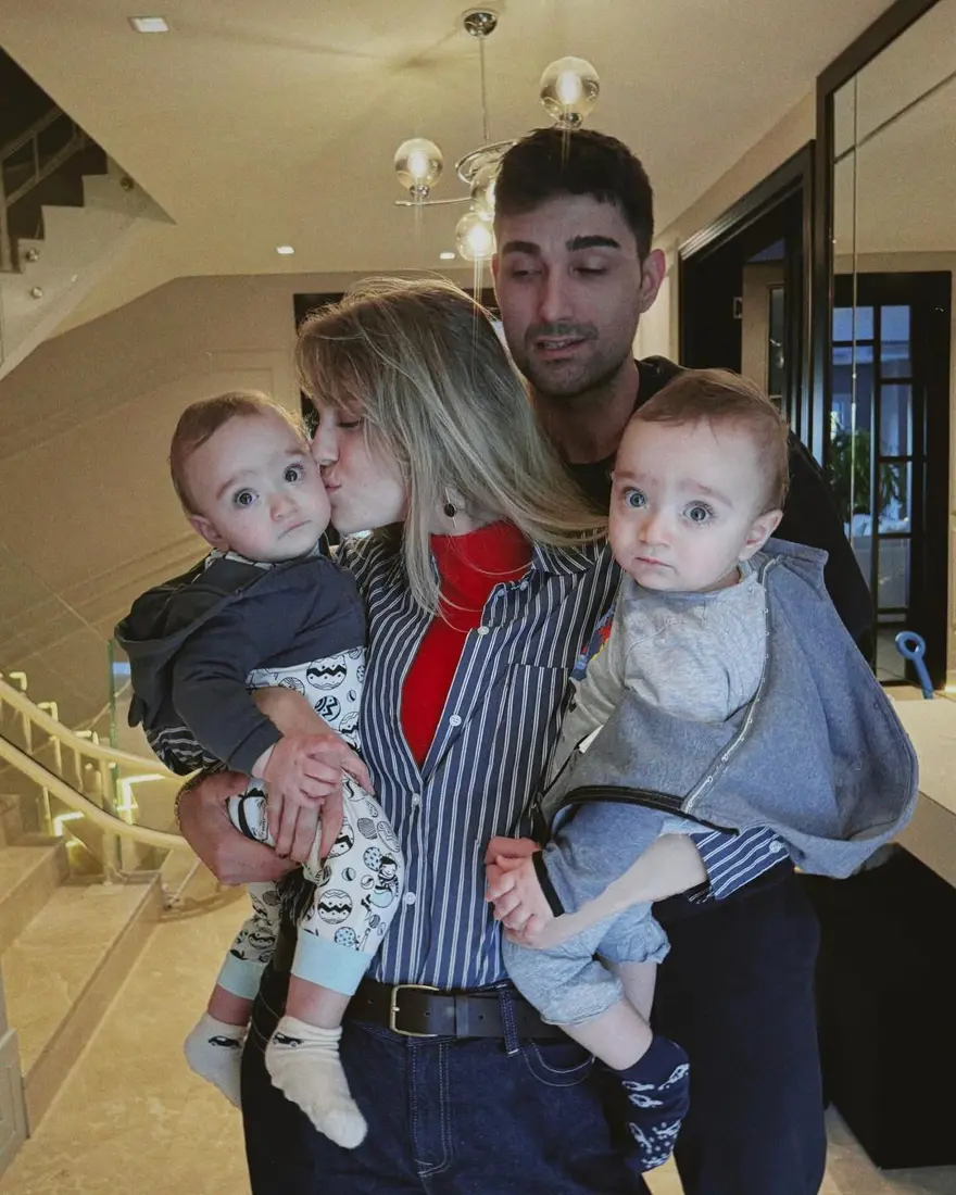 Yasemin Şefkatli'den ikiz oğullarıyla paylaşım: Ayel'in sağlık durumuyla ilgili güzel haberi duyurdu 5