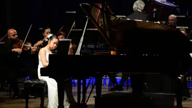 12 yaşındaki Japon piyanist hayran bıraktı
