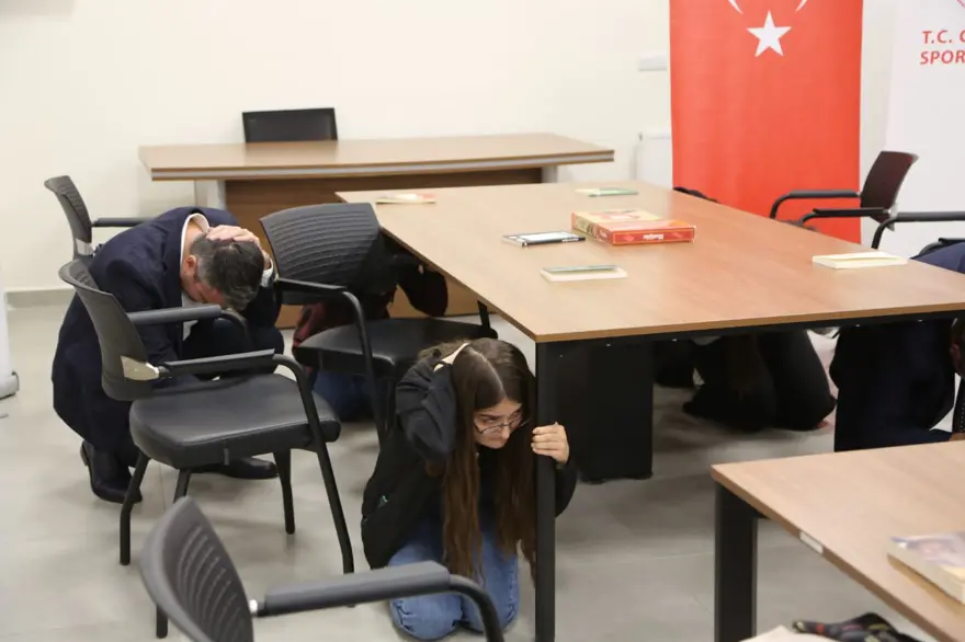 KYK yurtlarında eş zamanlı deprem tatbikatı 14