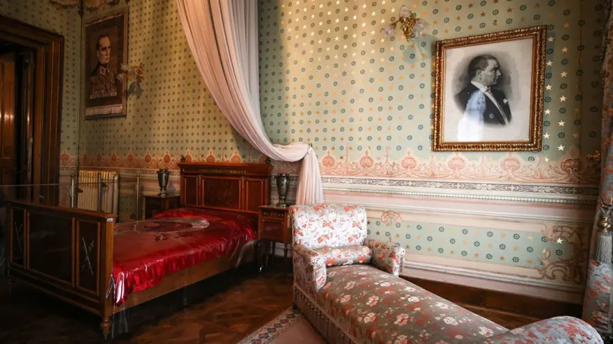 Dolmabahçe Sarayı: Büyük Önder Atatürk'ün son günlerini geçirdiği yer 12 Dolmabahçe Sarayı: Büyük Önder Atatürk'ün son günlerini geçirdiği yer 12