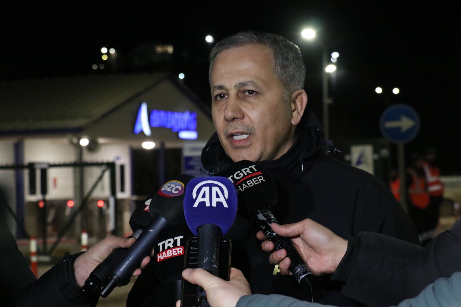 Bakan Yerlikaya son durumu paylaştı: 3,5 milyon metreküp toprak daha kayabilir