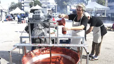 Ev yapımı salça seferberliği: İmece usulü hazırlandı