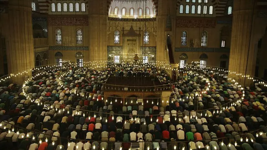 İSTANBUL'DA BAYRAM NAMAZI SAAT KAÇTA? 1