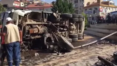 Kayseri'de faciadan dönüldü: Freni patlayan kamyon ilçe meydanına uçtu